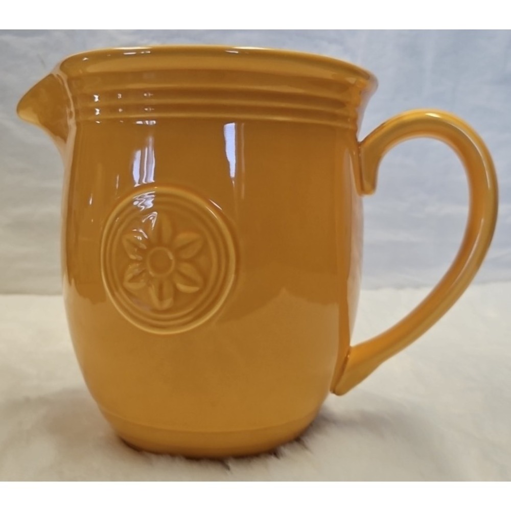 Oneida‎ Petals Blooming Beautiful Daisy Pitcher